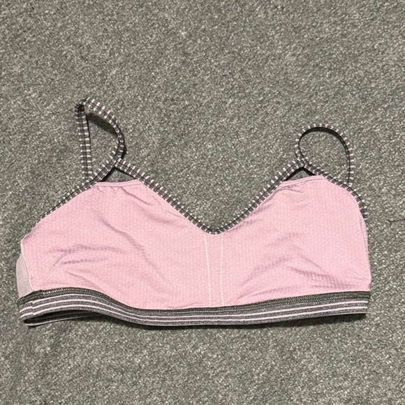Lululemon Seek the Heat Sports Bra in gray and pink Size 6, no pads included. - Picture 5 of 5